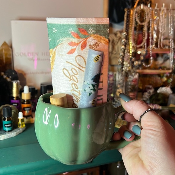 Empowered Women Live Sunday Pop-Up Show💗with @mermaid_mess💗Share Tray Open! - Picture 3 of 15